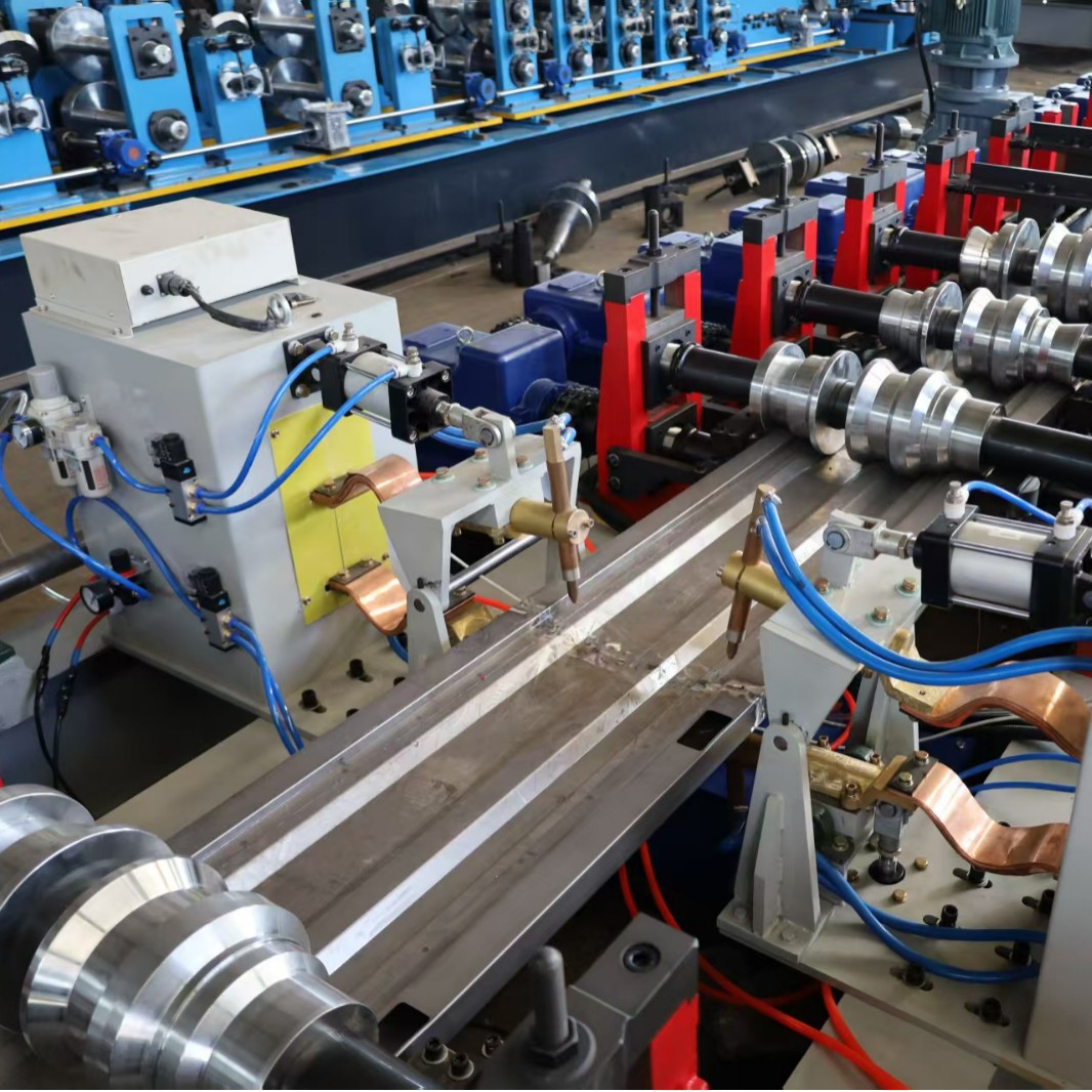 Horse groove plate equipment automobile forming machine iron plate tile press color steel plate tile press automobile plate forming machine