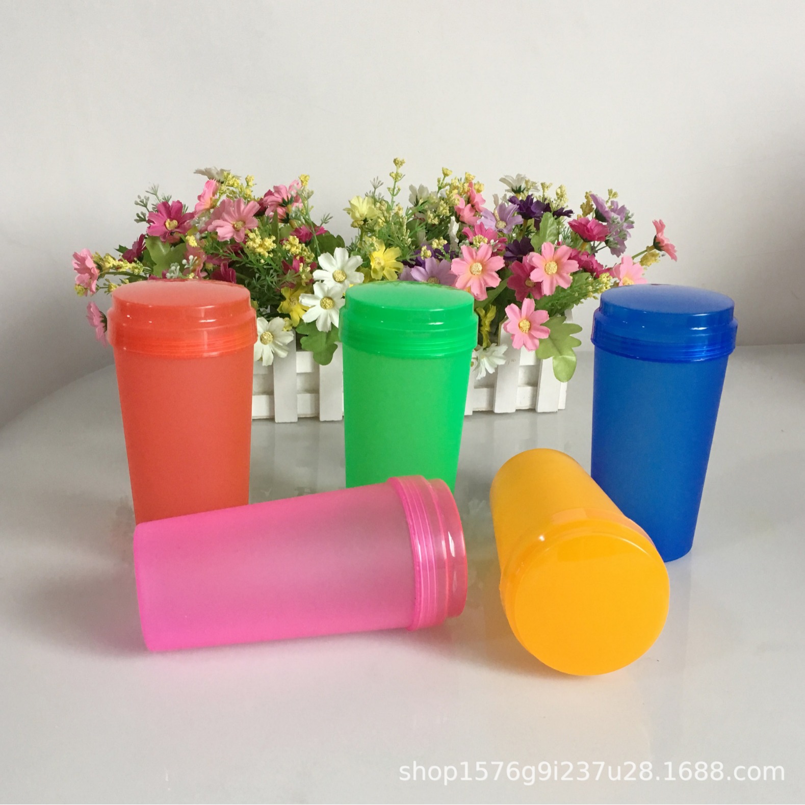 PP пластиковый стакан с возможностью печати текста, многоцветная крышка, матовая упаковка, простой стакан для воды, оптовая продажа
