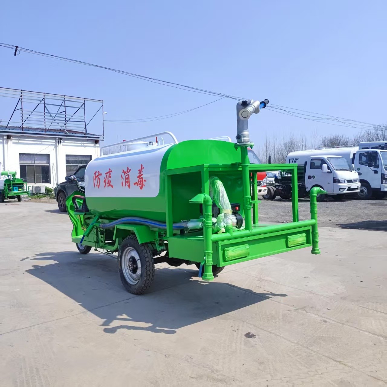 Малый электрический трехколесный поливочный грузовик для строительных площадок, трехколесный поливочный грузовик для ландшафтного дизайна, трехколесный туманной пушки поливочный грузовик