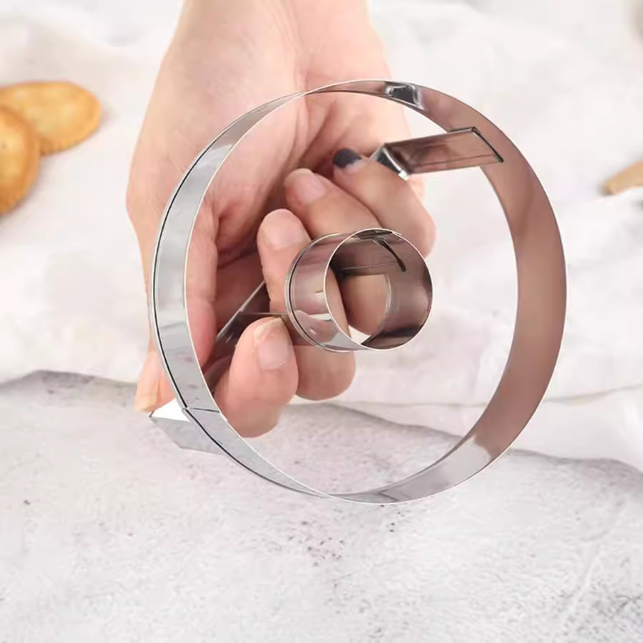 Stainless Steel Round Cookie Mold Pressed into One-Piece Cookie Donut Mold DIY Baking Gadget