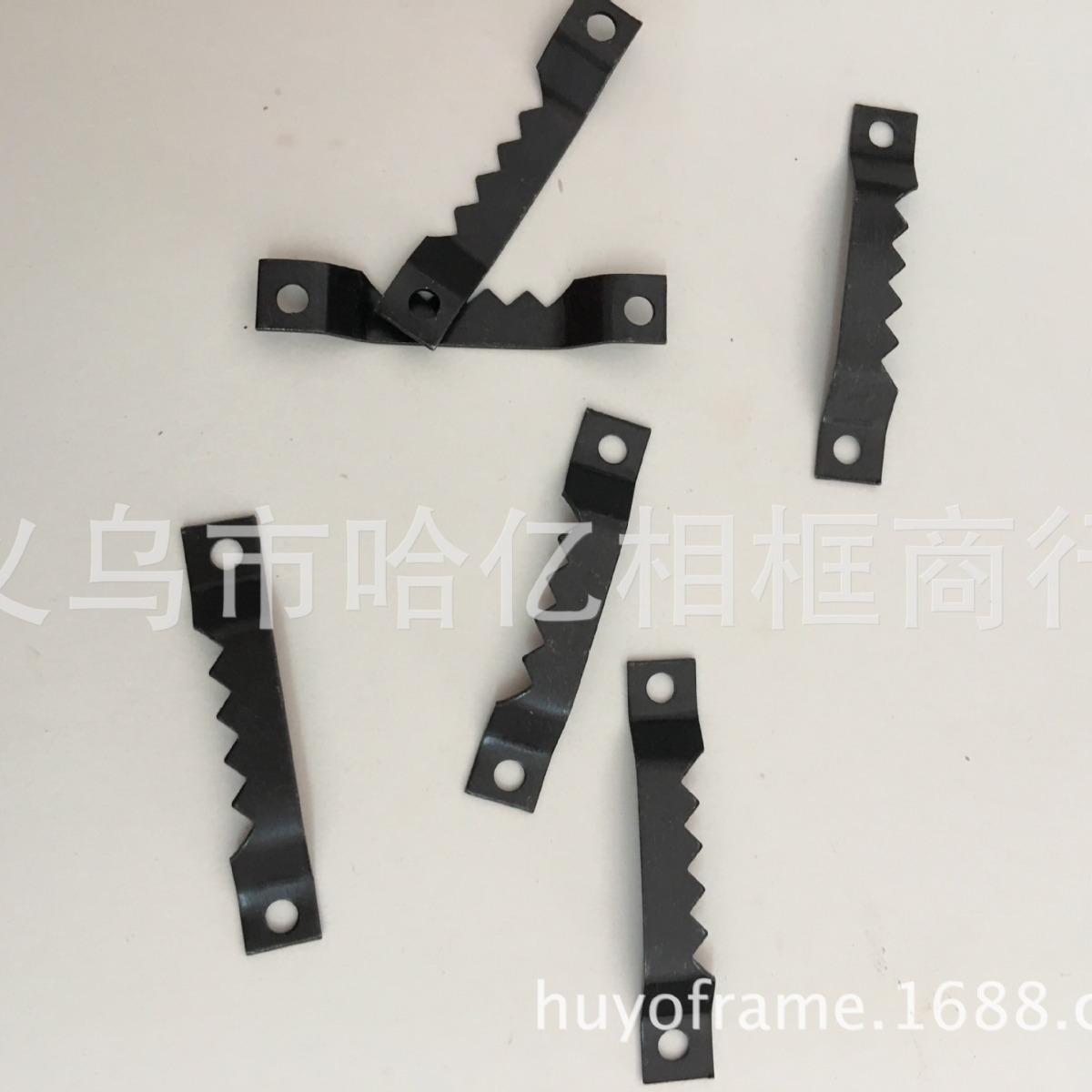 Крючок для фоторамки, черный, одинарный, утолщенный зубчатый