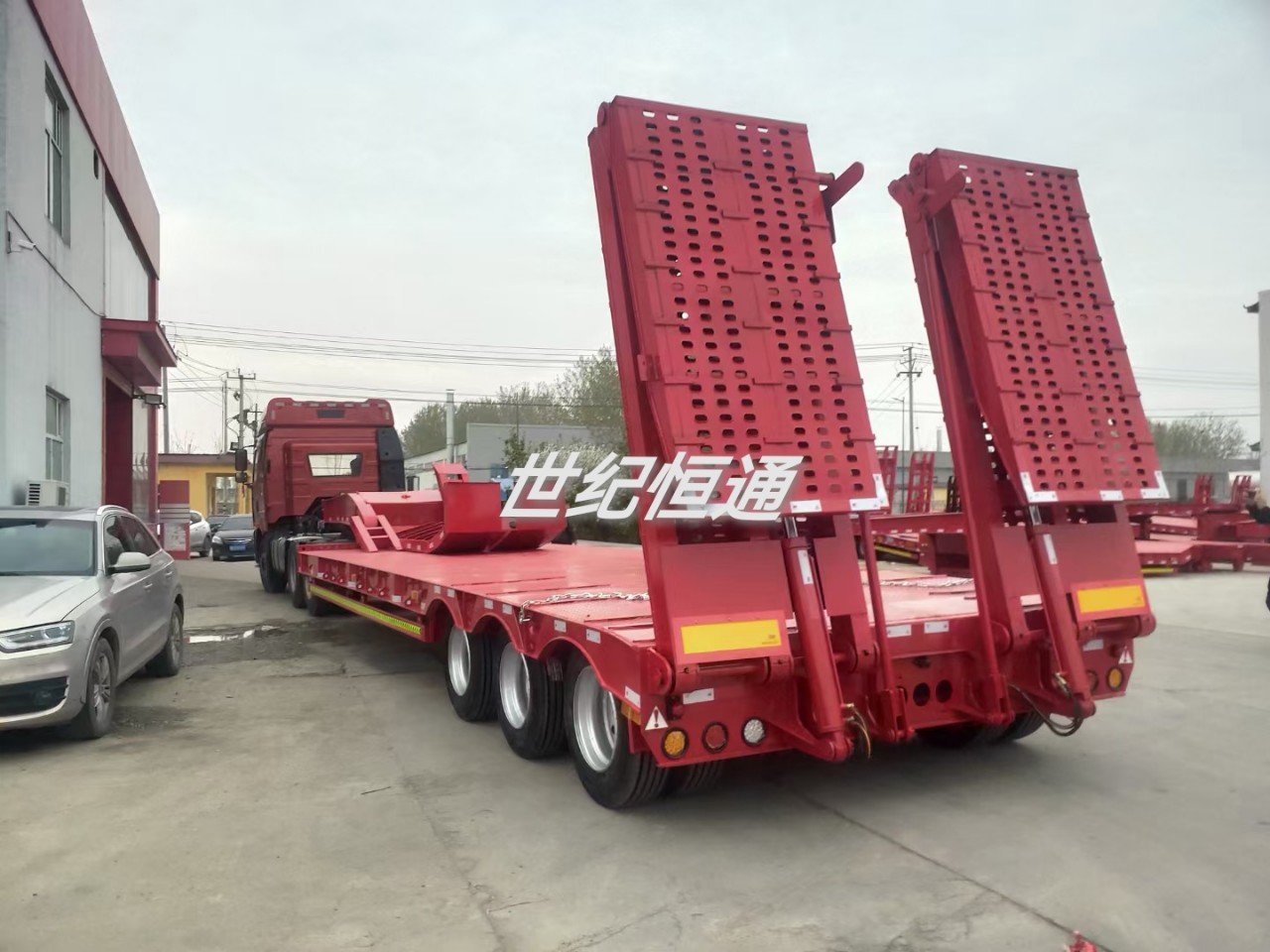 Supply 13m Lowbed Semi-Trailer Three-Line Six-Axle Lowbed Transporter Large Equipment Transporter