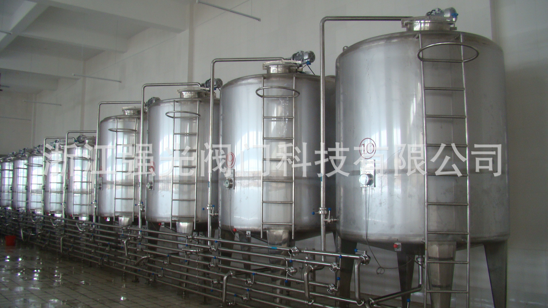 Supply of Stainless Steel Mobile Storage Tank, Stainless Steel Mobile Storage Tank, Stainless Steel Buffer Tank, Stainless Steel Mobile Tank