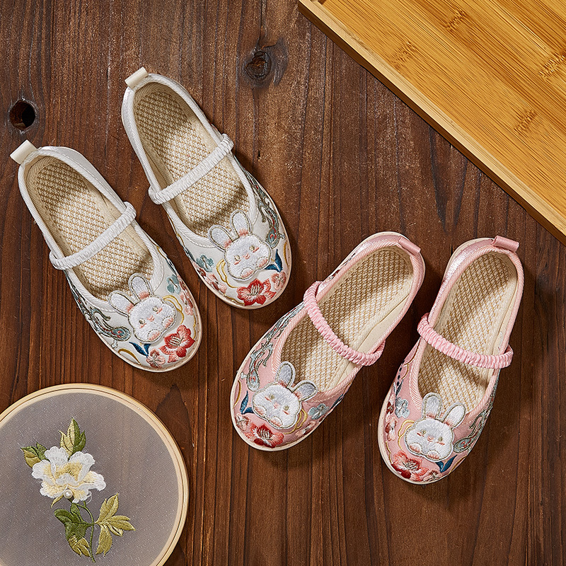 Children's embroidered shoes girls Hanfu shoes antique Chinese style old Beijing cloth shoes scenic spot special shoes a generation of hair