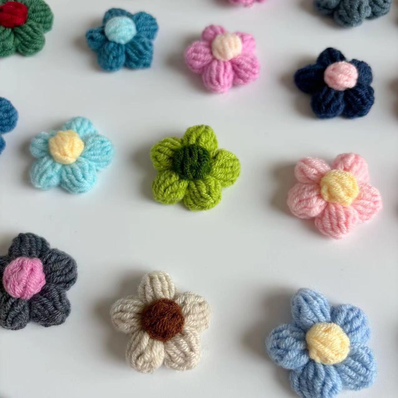 Spot Handmade Crochet Puff Flower Wool Flower DIY Hairpin Jewelry Accessories Corsage Bag Clothing Accessories