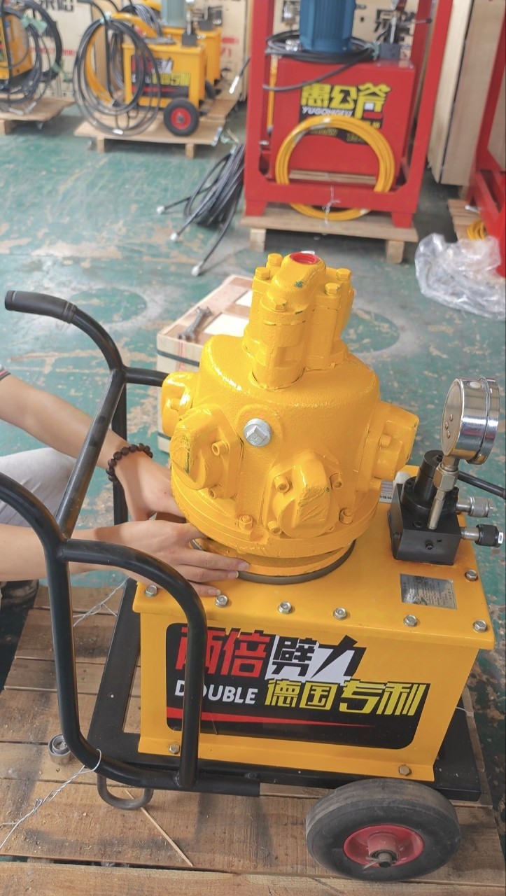 Static blasting of pneumatic hydraulic rock cracking machine for underground coal mine LYY-40-25