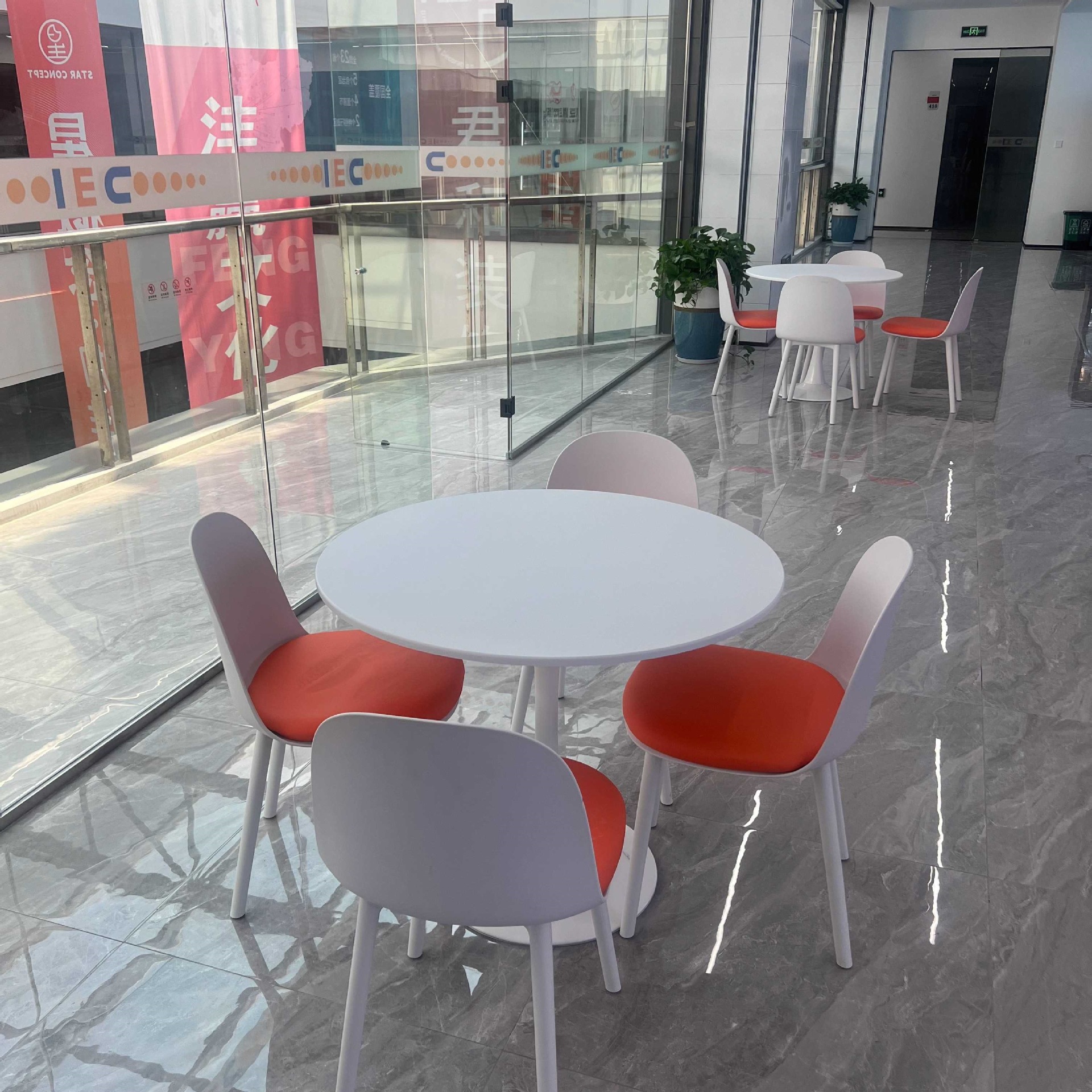 Simple Modern Casual Small Apartment Reception Negotiation Table and Chair Combination Milk Tea Coffee Shop Dining Table Balcony Small Round Table