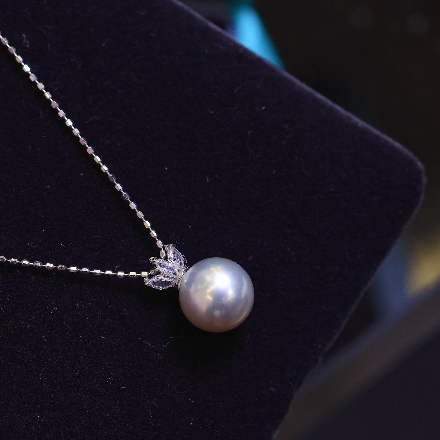 Pt900 аксессуары маленький кулон короны с вкраплением белого zircon с бусинами 8-9мм без бусин