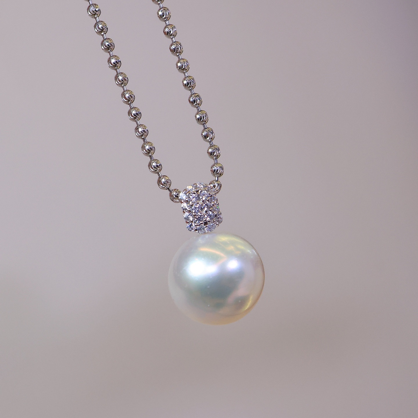 Платина Pt900 аксессуары простой кулон с белым zirconia pavé изображение с бусинами 12-13мм цепочка не включена