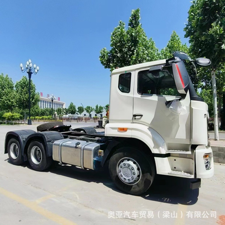 Supply Africa Howo Sinotruk Howo Nx 6X4 Tractor 371/375 Horsepower Heavy Truck