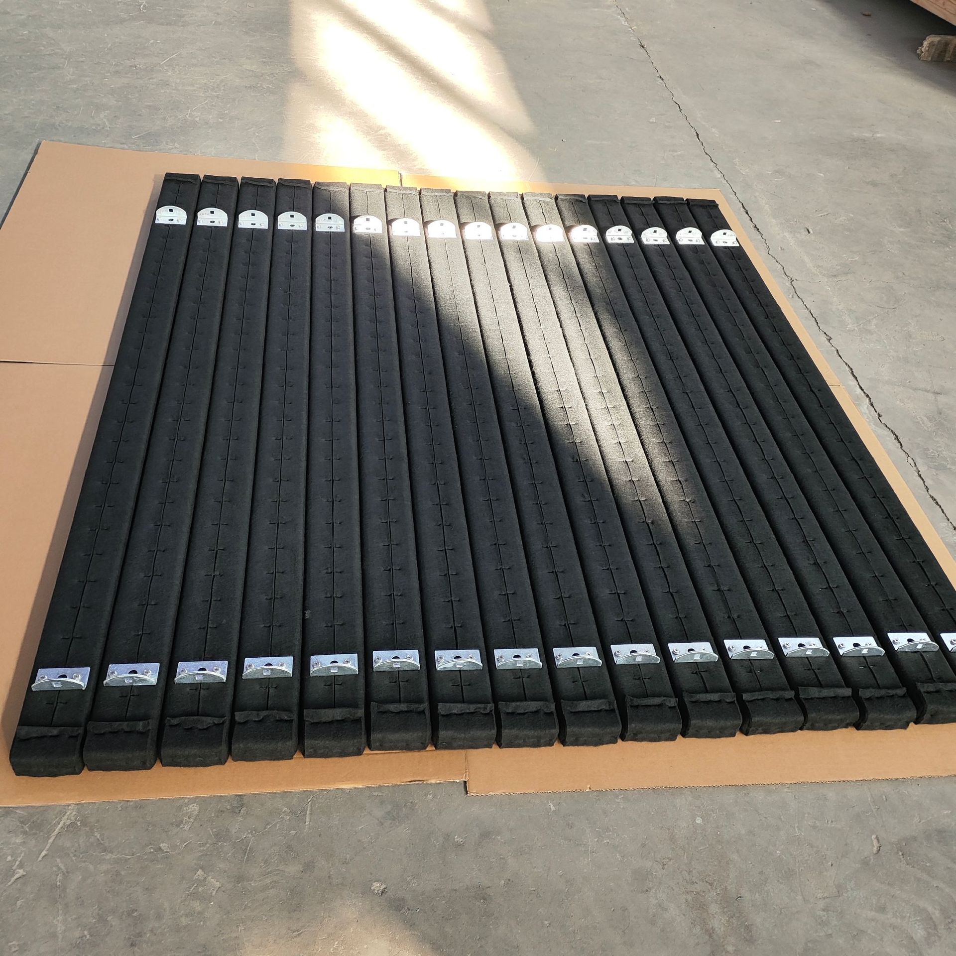 Yacht and Motorboat Trailer Accessories Trailer Wooden Slide Rail Pine Wood with Wool Felt Can Be Processed and Customized