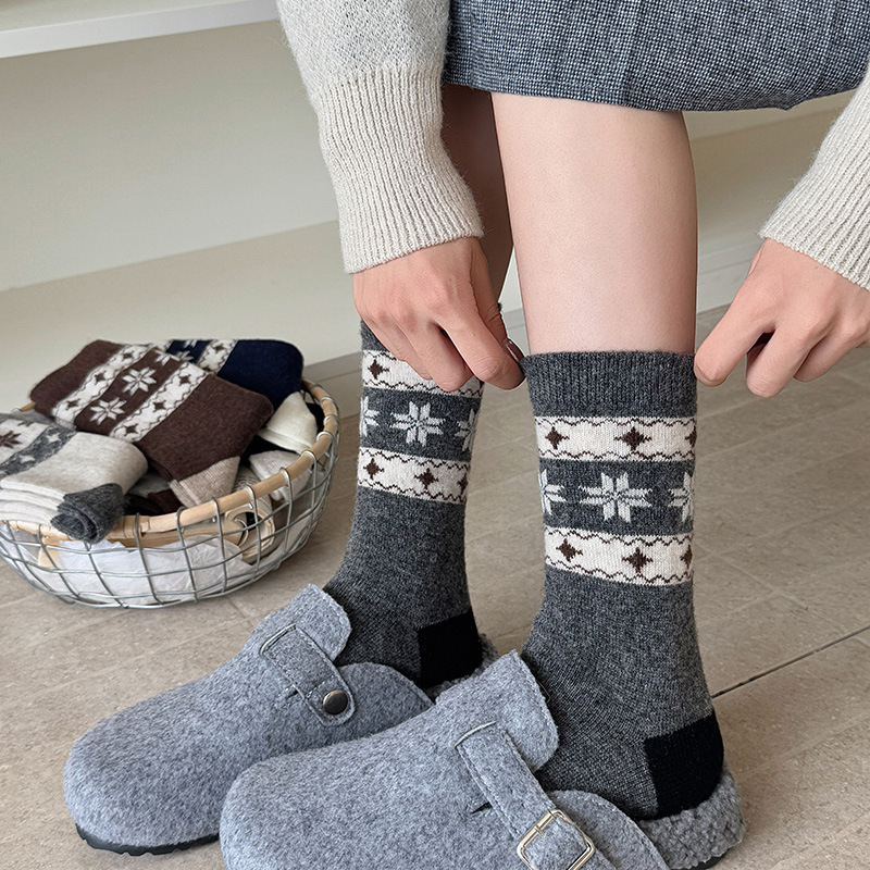 2025 Autumn/Winter New High-End Fair Isle Star Women's Mid-Calf Wool Socks, Warm and Thickened Slouch Socks