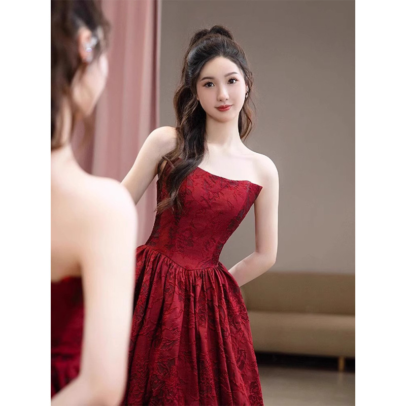 Strapless Engagement Dress Light Luxury Niche wine red French Evening Dress Student Art Test Host Annual Meeting