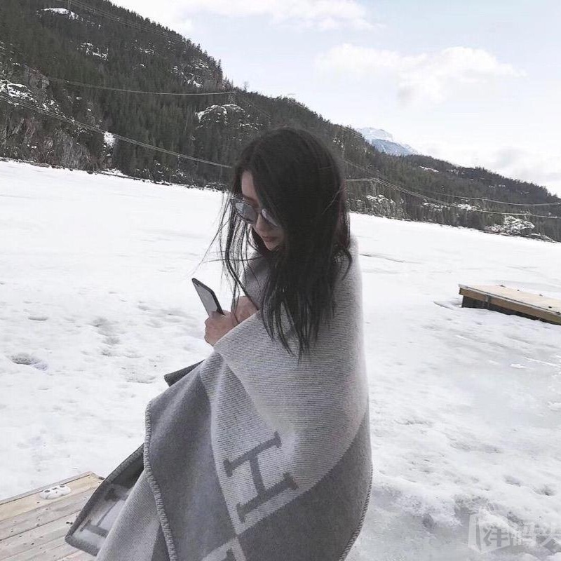 Knitted Woven H Shawl Gift Blanket Custom Car Flying Blanket Custom OEM Wool Blanket H Blanket