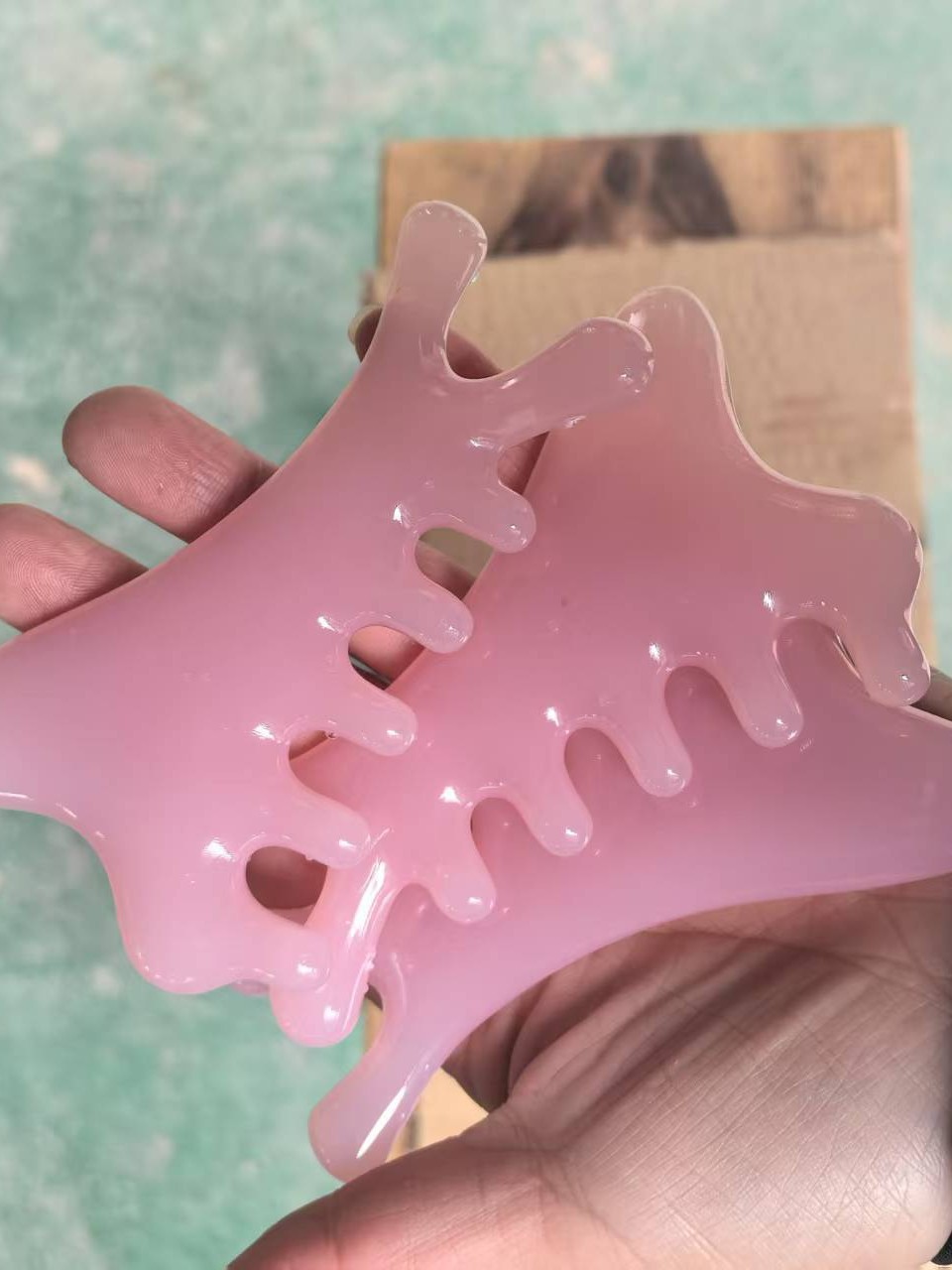 Four-In-One Massage Comb, Scalp Massage Comb, Head Therapy, Dredging and Scraping Meridians, Face, Eyes and Nose Scraper, Dolphin Comb