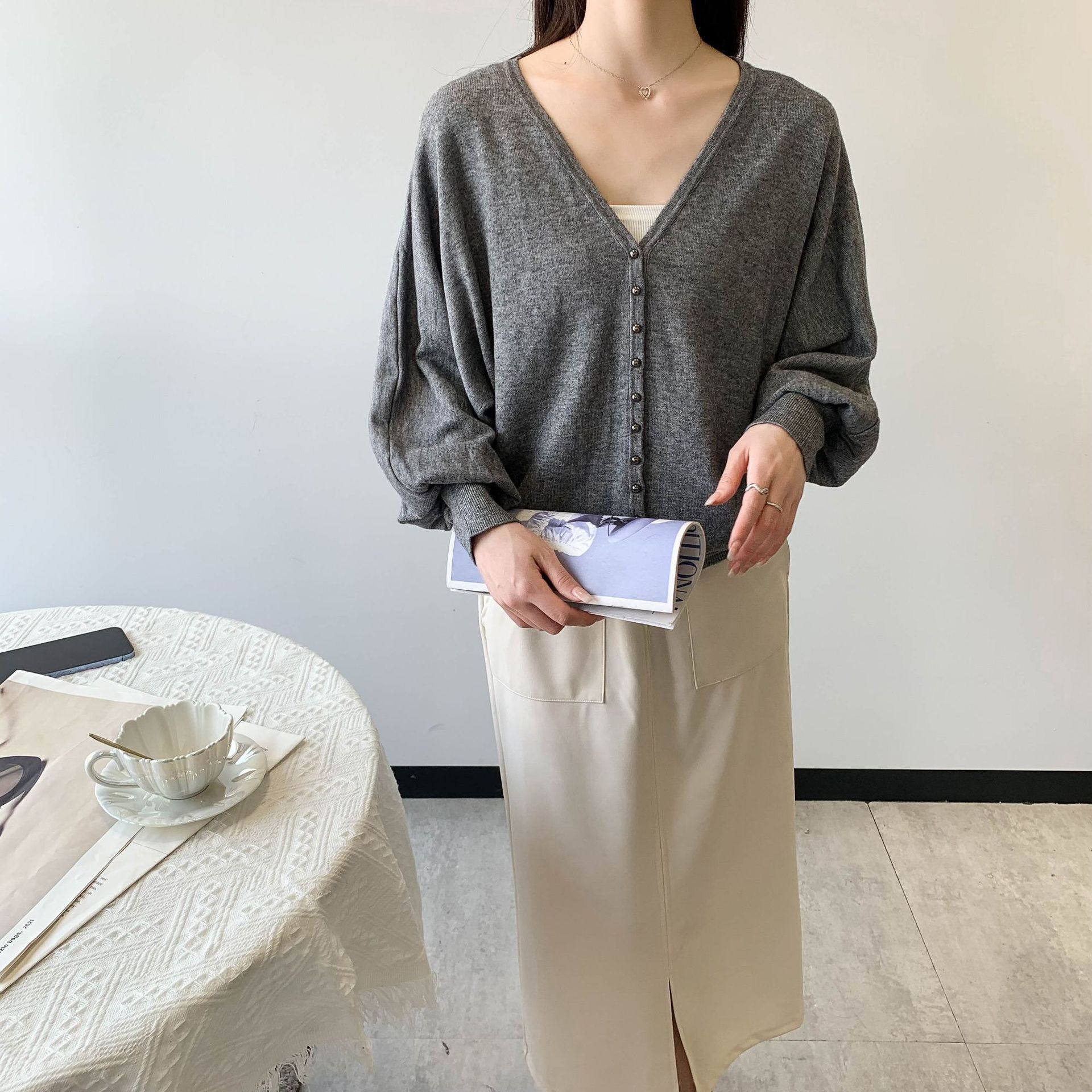 Свитер для беременных ранней осенью свободный V-образный вырез длинный рукав