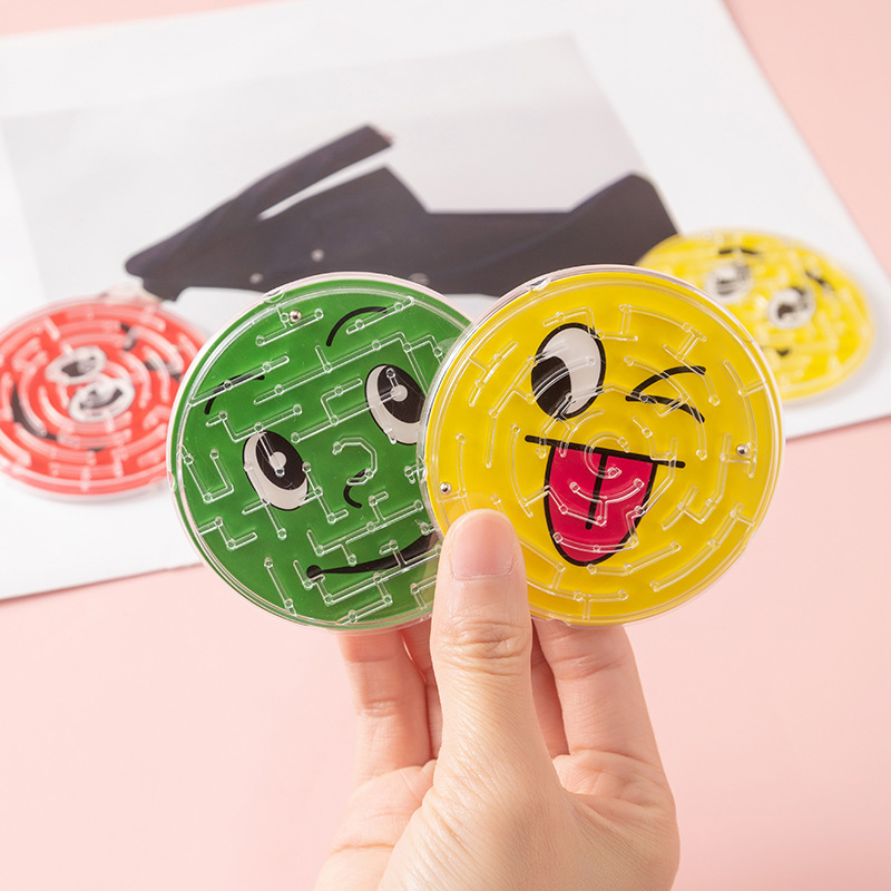 Children's walking beads maze small toys mini handheld ball game stall supply wholesale kindergarten prizes gifts