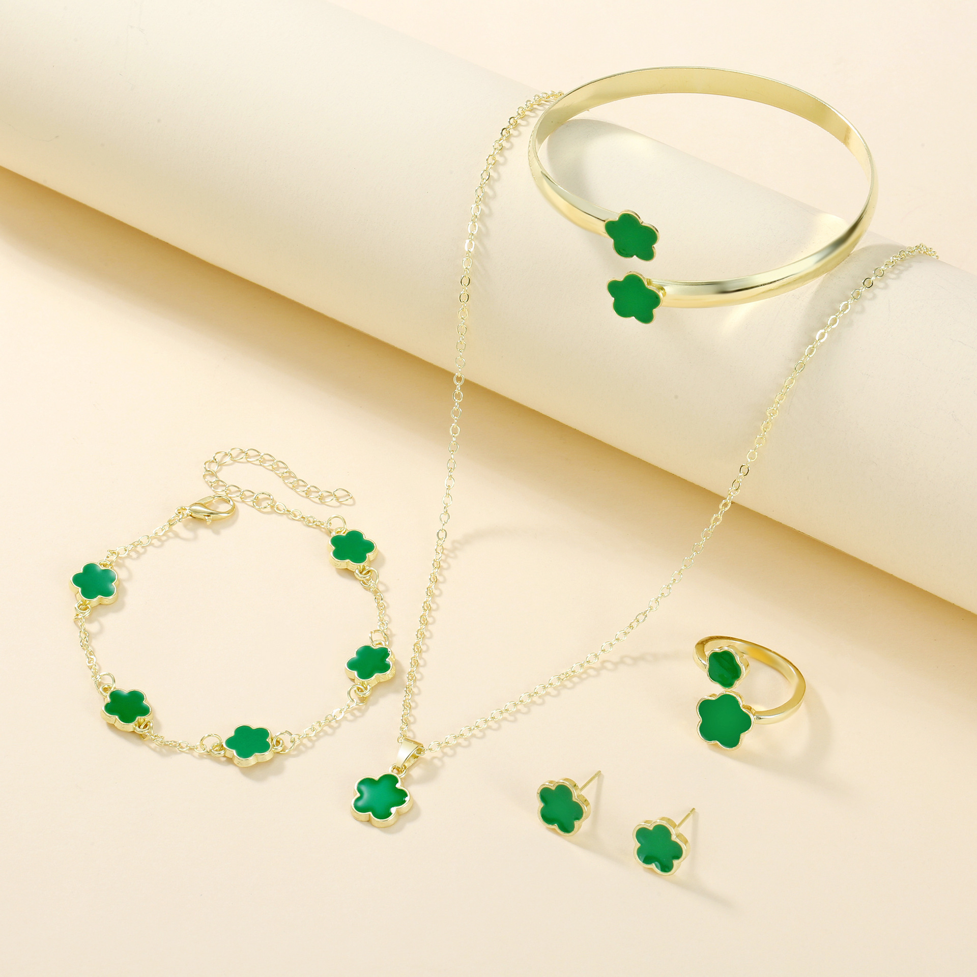 Cross-Border Hot Selling Lucky Flower Jewelry Set Acrylic Bracelet Bracelet Five-Leaf Clover Necklace Ring Earrings Wholesale for Women