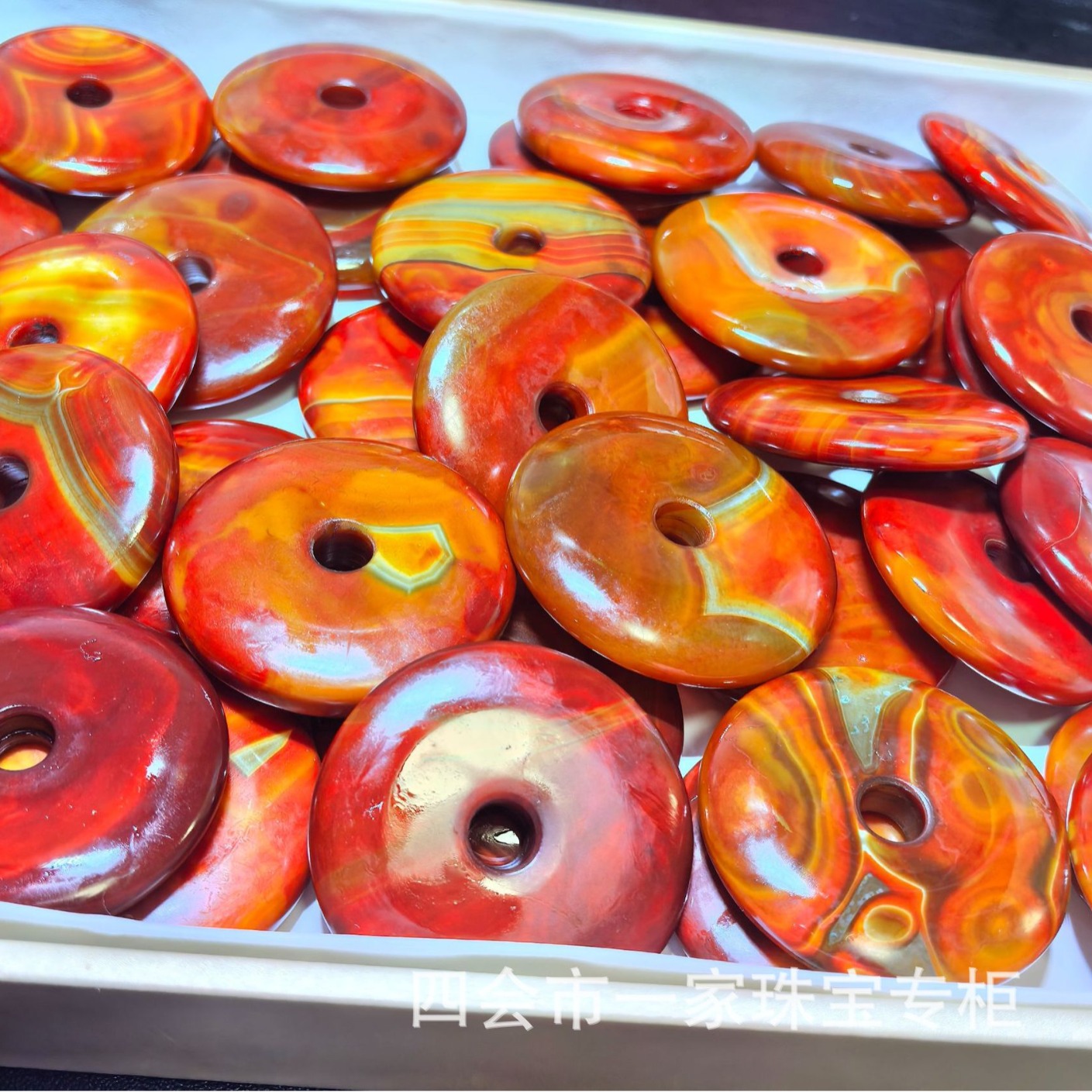 Warring States red agate peace buckle silk agate pendant men's and women's necklace sweater chain DIY accessories manufacturers wholesale