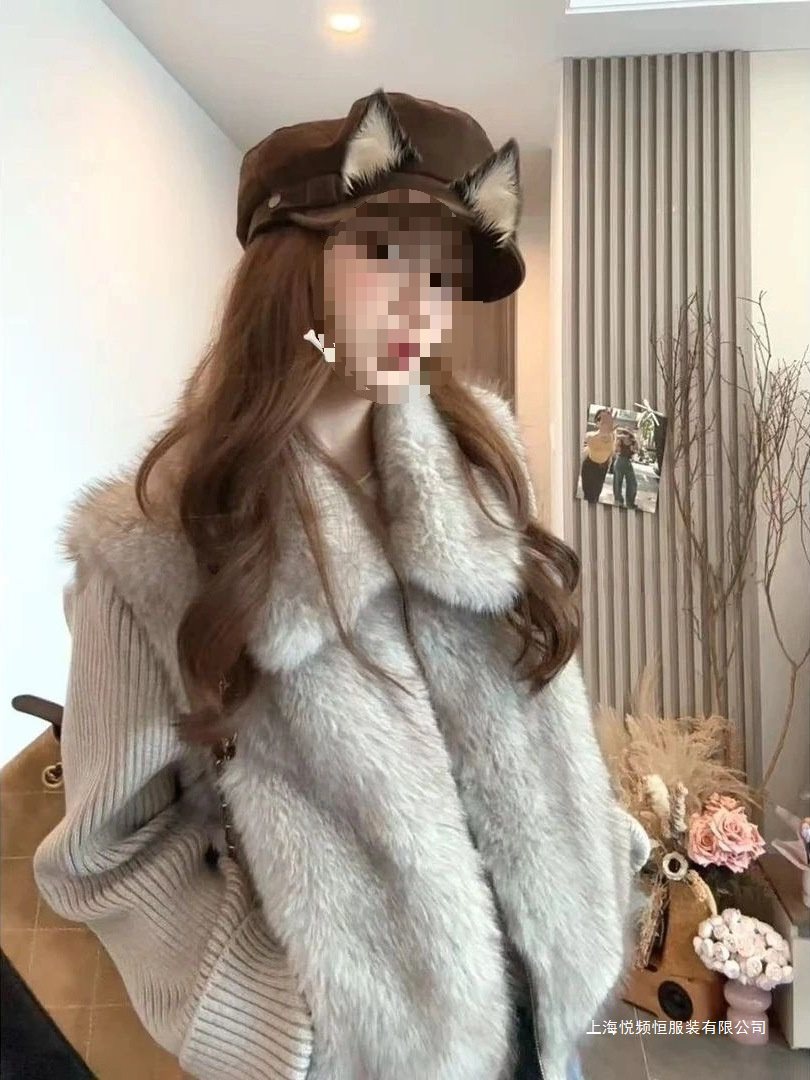 "Plush Warm" 2025 New Fashionable and Stylish Autumn Knitted Splicing Versatile Tops and Fur Jackets