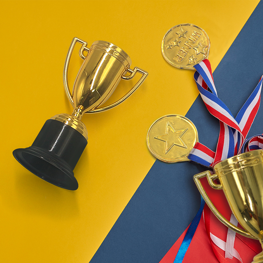 Amazon Kidsren's Plastic Trophy Five-star Medal Tag Set Mini Electroplated Gold Party Small Gift Toy