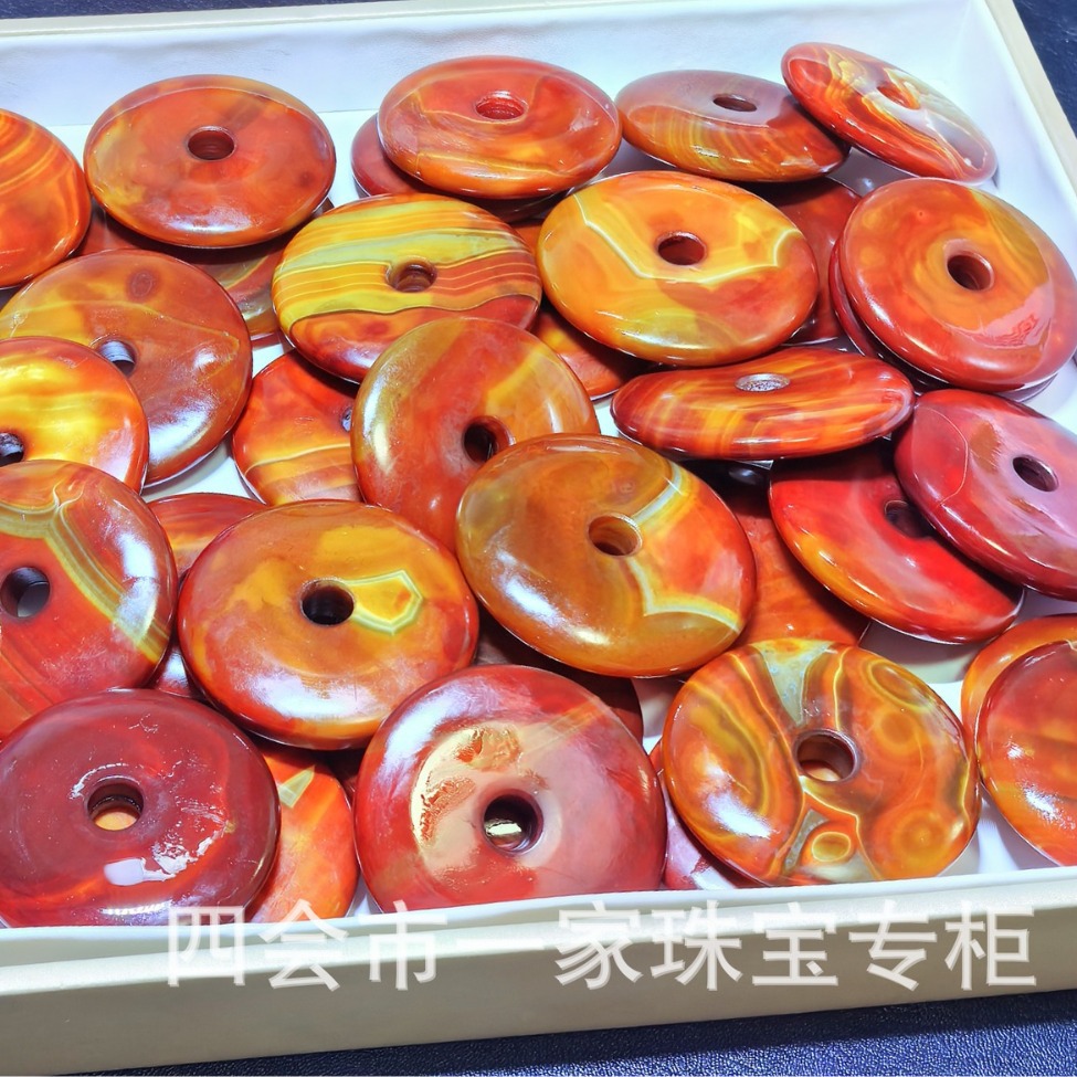 Warring States red agate peace buckle silk agate pendant men's and women's necklace sweater chain DIY accessories manufacturers wholesale