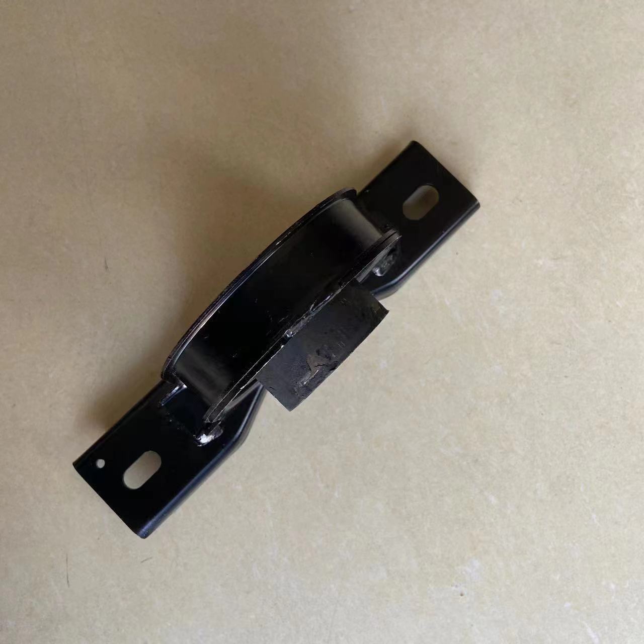 37100-B4010.37100-B4020 drive shaft bracket