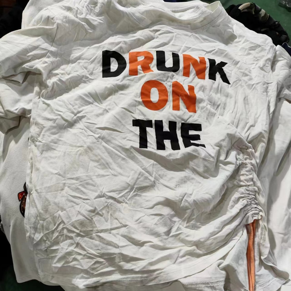 Second-Hand Clothes Old White T-Shirt Cotton t Pattern Exported to Africa, Southeast Asia and Vietnam Live Supply Source Selected Pattern White t