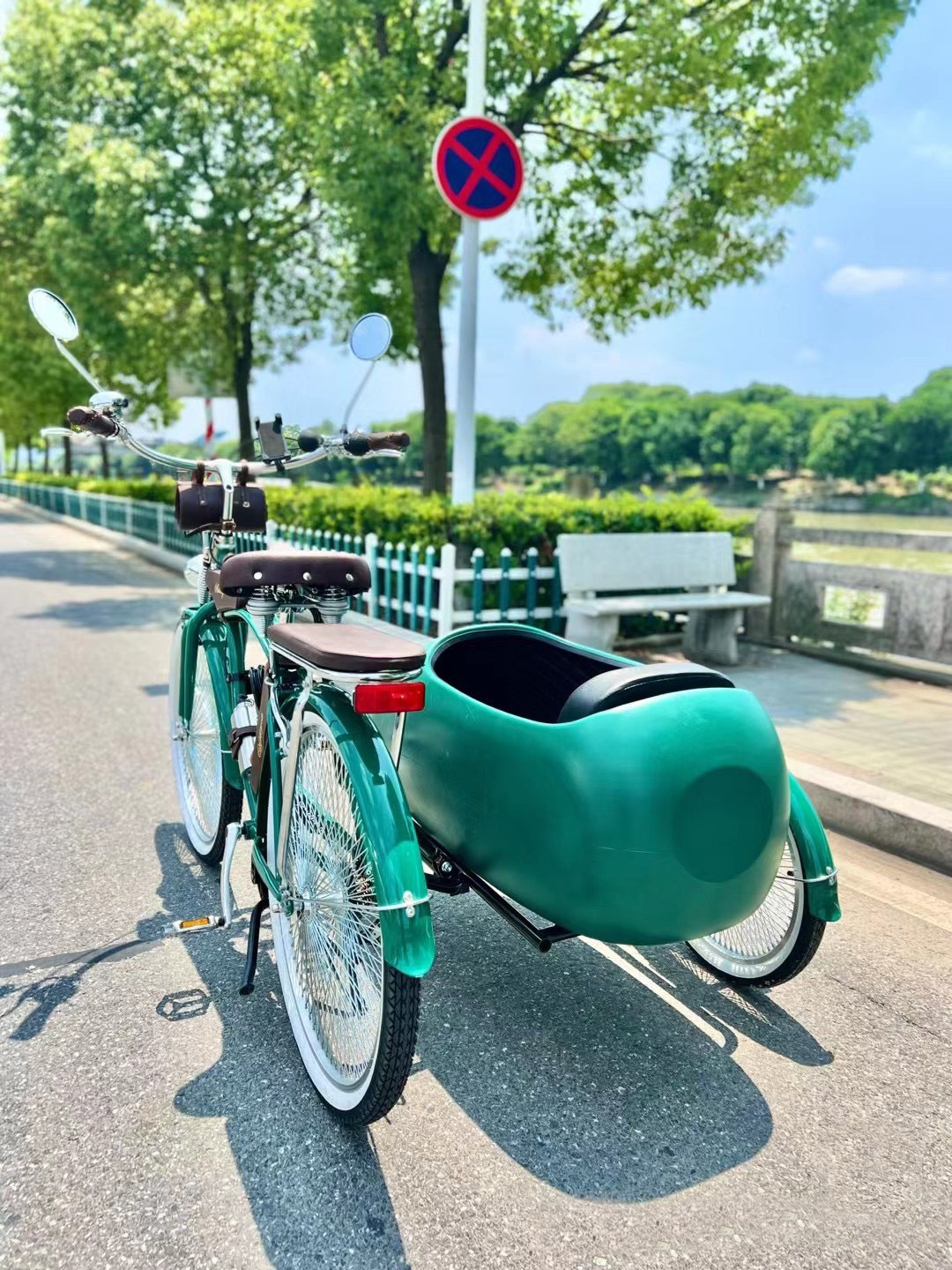 Комфортный трехколёсный велосипед, стильный парк, велосипед с боковой корзиной, секретное колесо, стильный трехколёсный