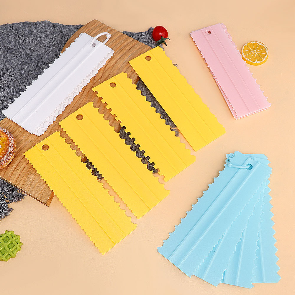 Spot plastic three-piece dough scraper plastic New comb cake scraper pattern cream scraper 4-piece set