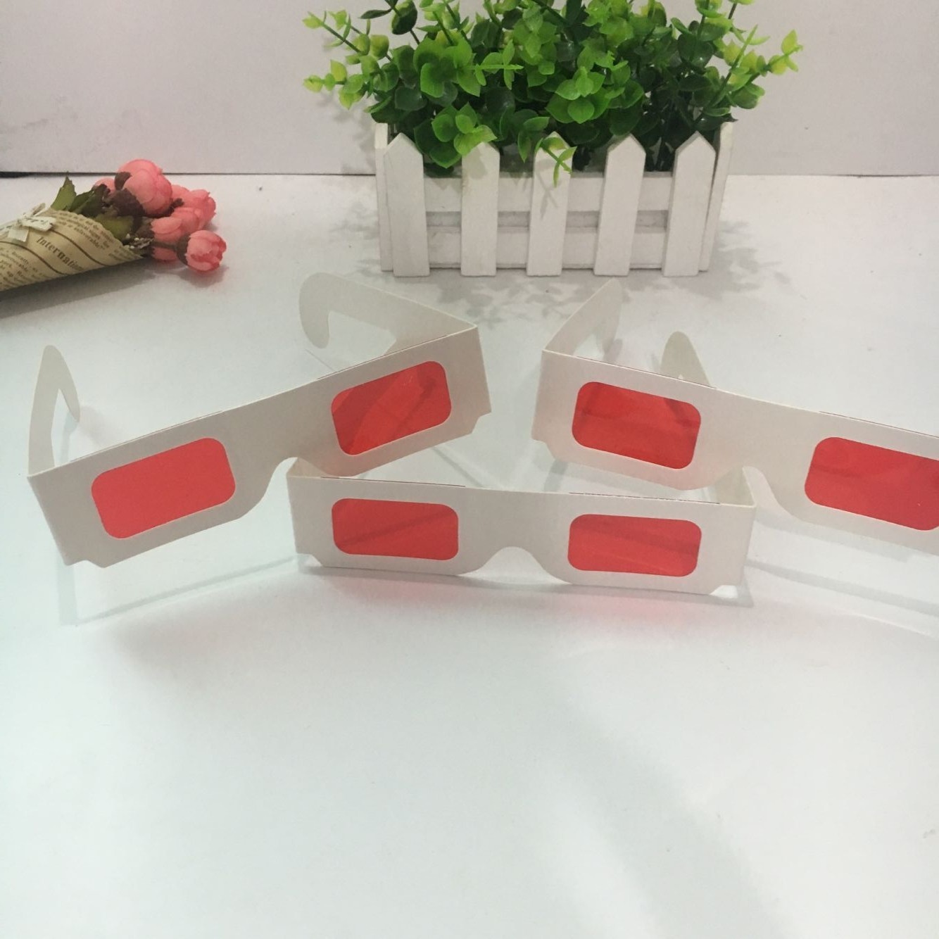 Decoding glasses red red decoding glasses 3D decoding glasses red red lens paper frame glasses