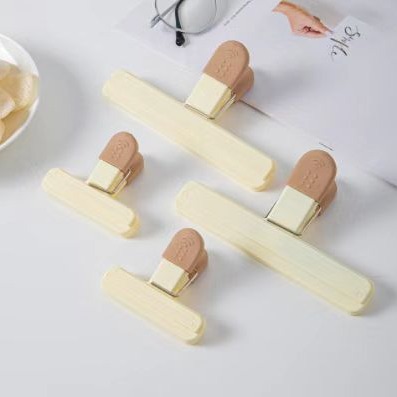 Wholesale silicone fresh-keeping clip multi-purpose food grade sealing clip household snack moisture-proof sealing clip simple plastic bag