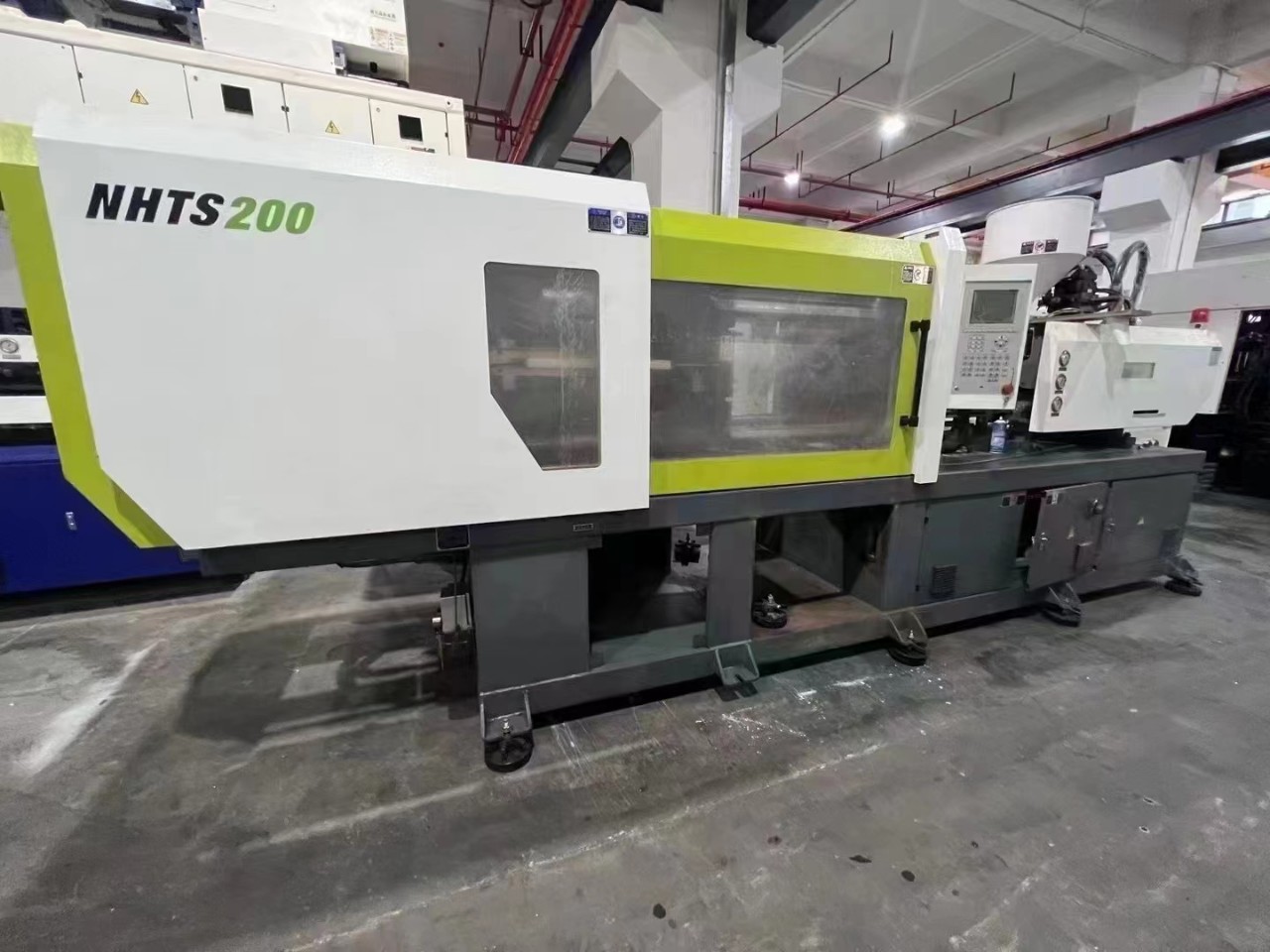 Ningbo Jingqiong 200 тонн сервоприводная двухцветная машина, состояние как новое, Fu Jin Xin Machinery, Xiao Zhao 18320760855