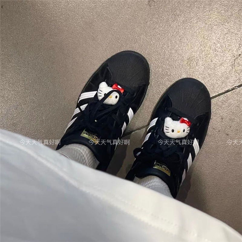 Канвасные туфли с декором в виде цветка helloKitty