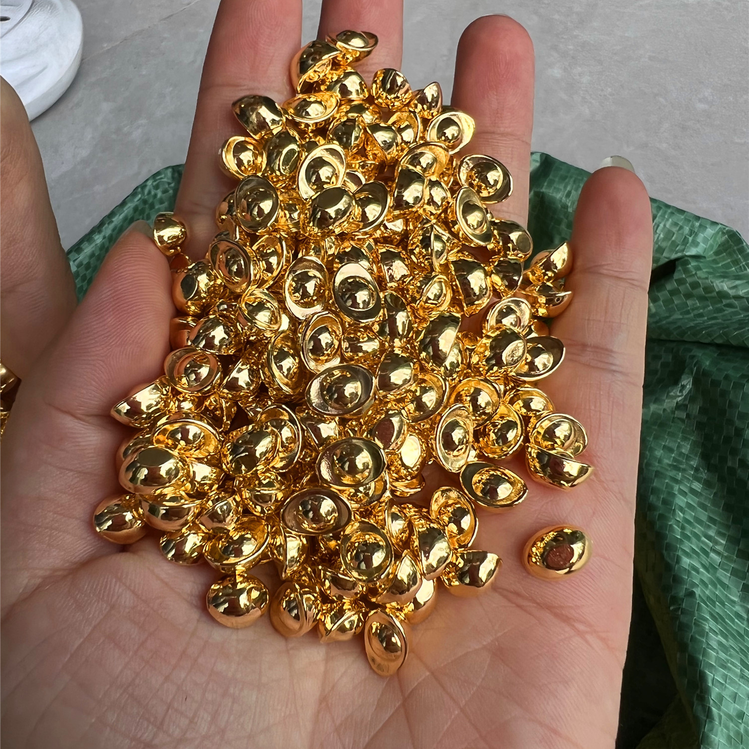 Live room explosions bright face small silver ingot solid silver ingot a one gram simulation mini gold gold ingot sand gold