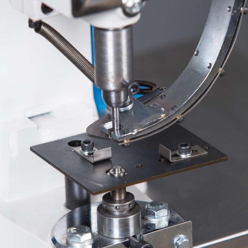 Factory wholesale pneumatic tag eyelet riveting machine semi-automatic eyelet sign riveting machine foot tapping machine