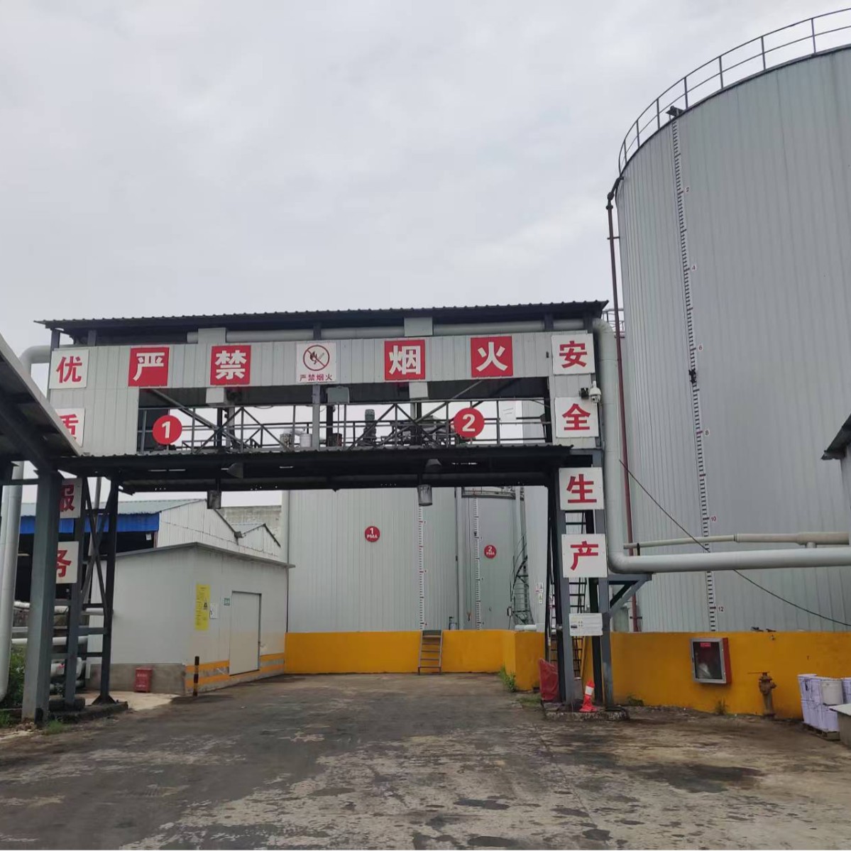 Wholesale Jiangsu Jinfuhai Brand Sbs Modified Asphalt National Standard I-D Strong Bonding Road Liquid Petroleum Asphalt