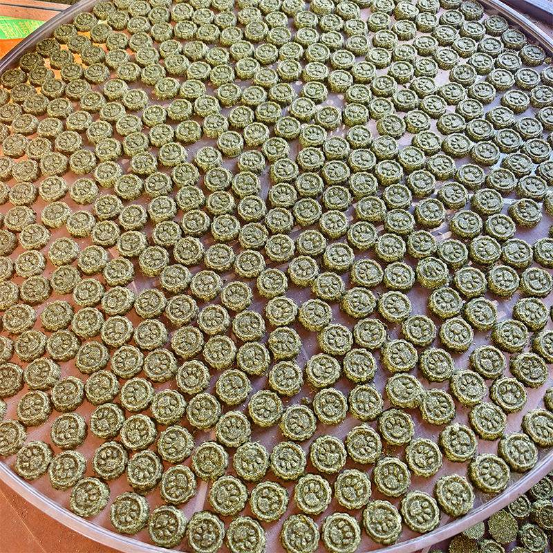 Teeth Grass Cake Timothy Alfalfa Cake Rabbit Staple Food Guinea Pig Hamster Snacks Rabbit Food Flowers and Grains Drying