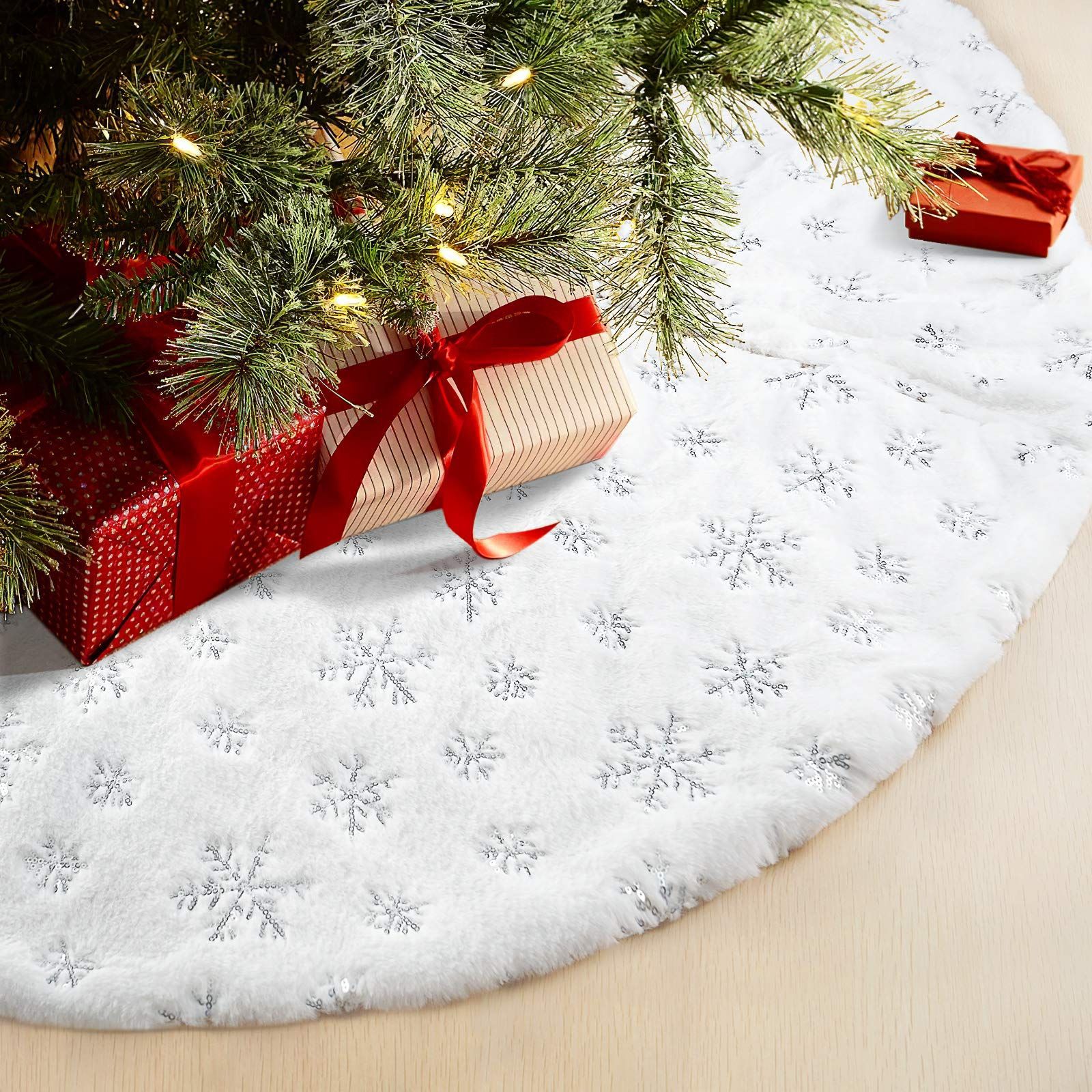 Cross-Border Christmas Tree Skirt Pearlescent Snowflake Sequin Tree Skirt White Plush Embroidered Tree Skirt Christmas Tree Decoration