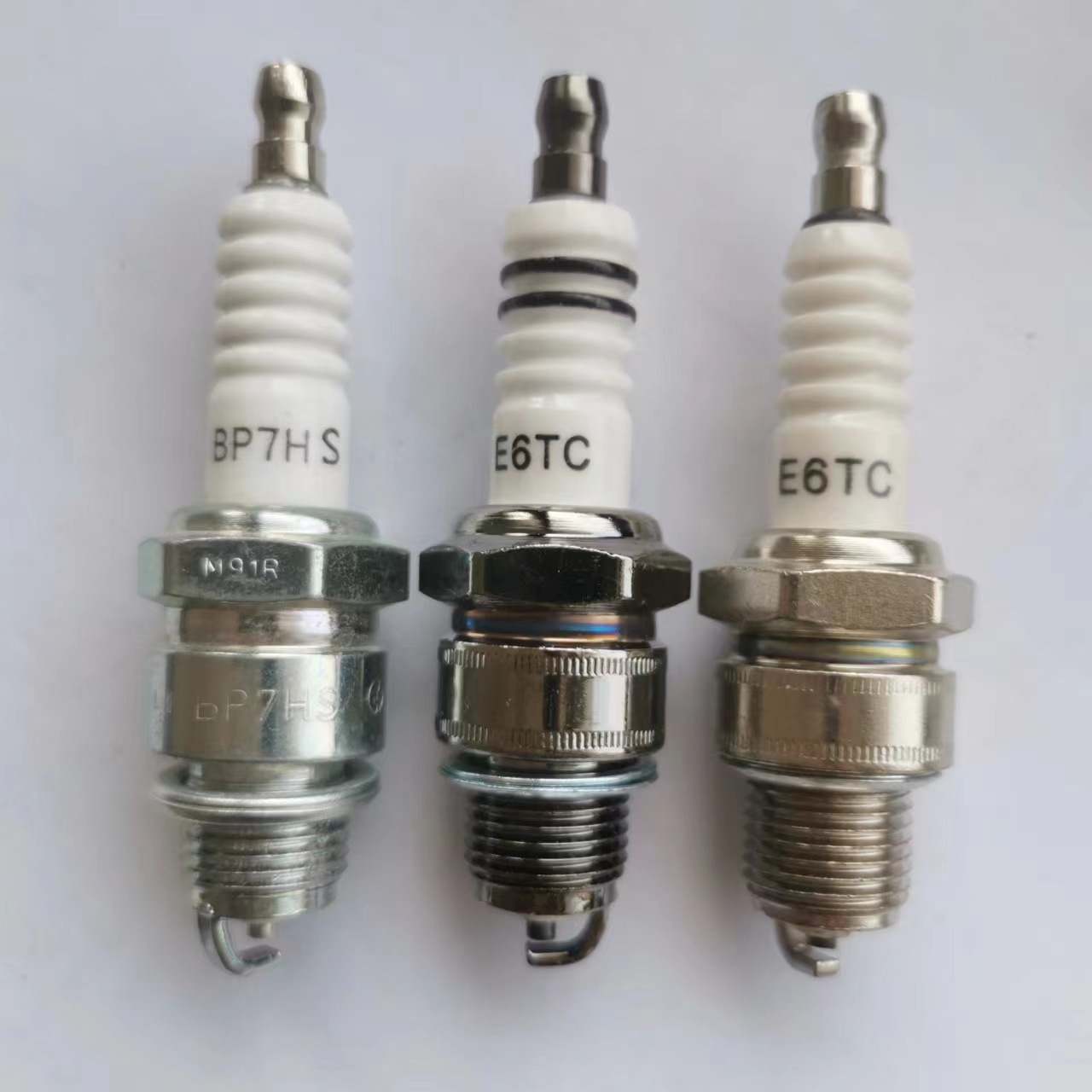 BP7HS spark plug E6TC sprayer Road polishing machine BP5ES gasoline impact rammer BPR4HS spark plug