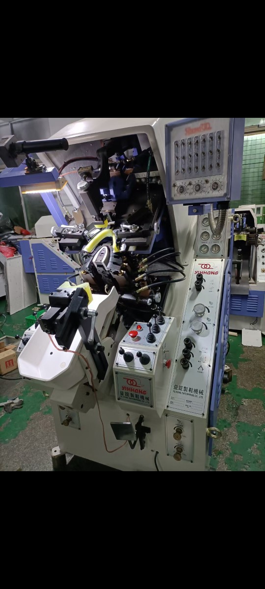 Машина для помощи Yiyuan 868B3D, отремонтированная для производства обуви