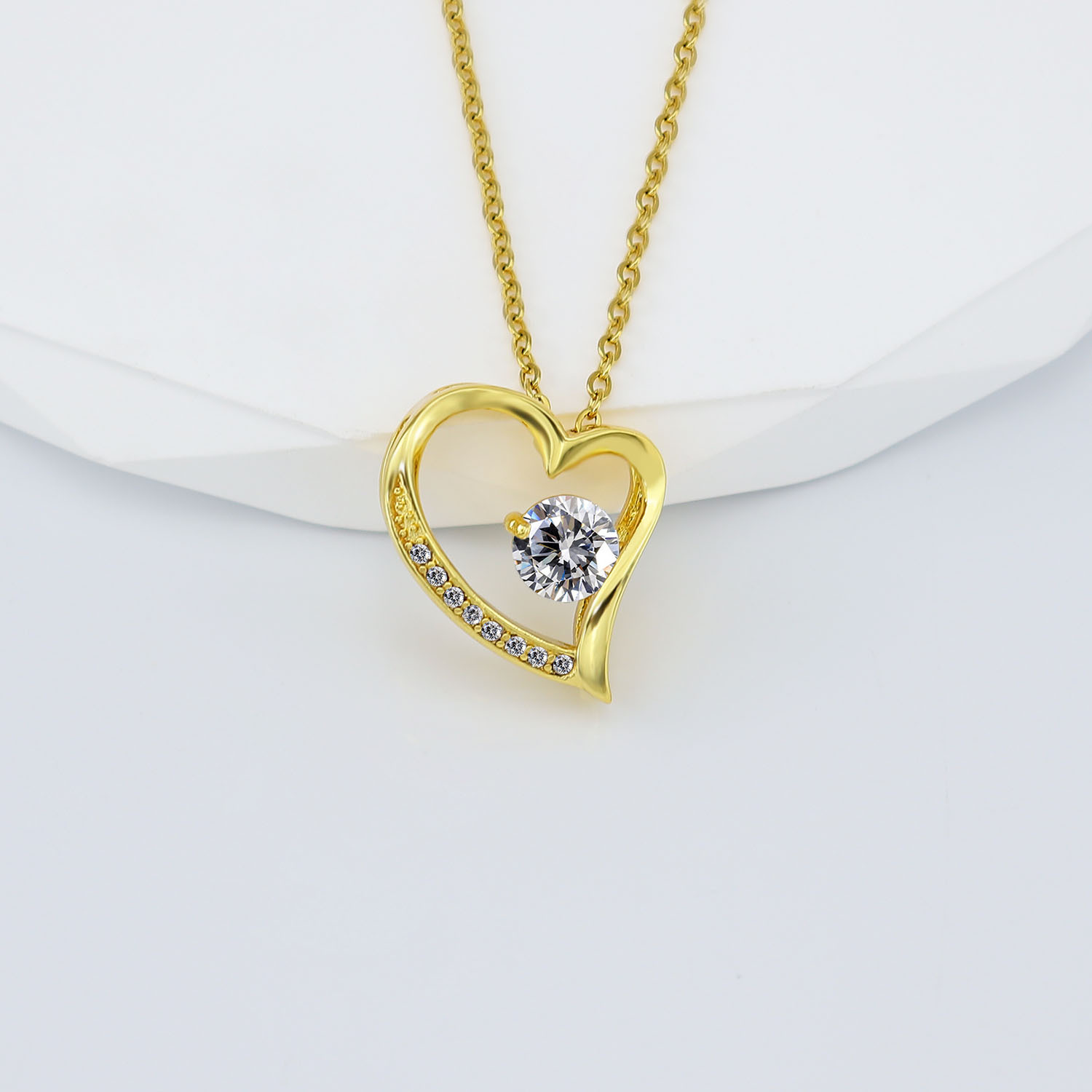 Stainless steel heart-shaped zircon clavicle chain titanium steel all-match necklace women's heart-shaped crystal diamond pendant accessories