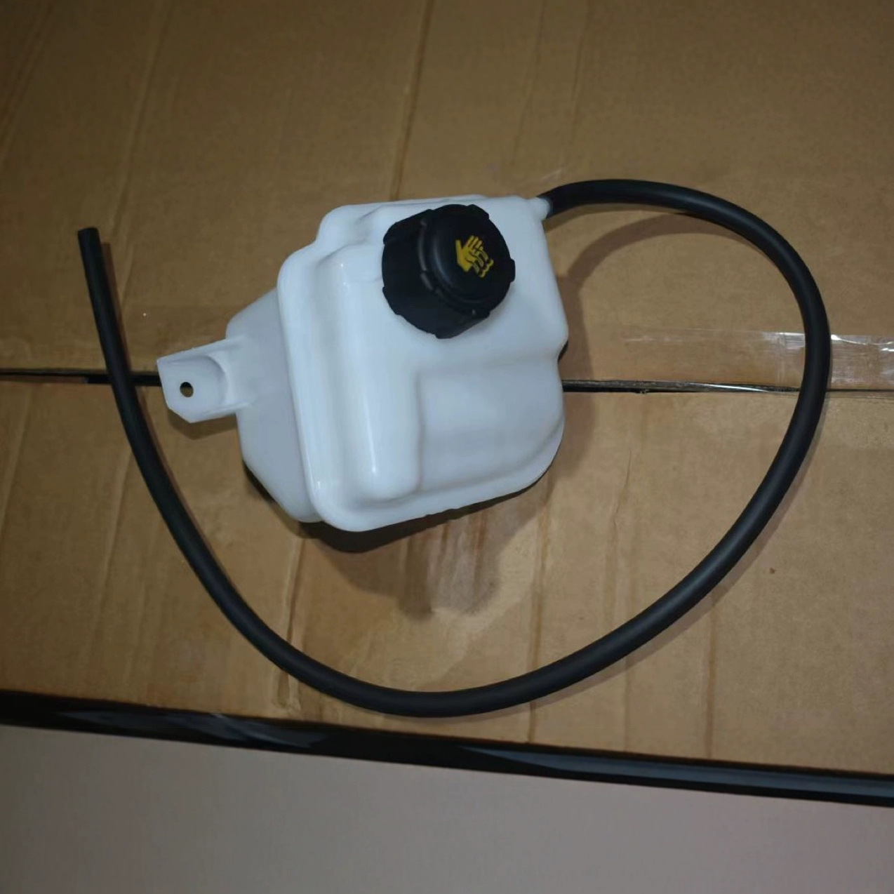 21721-Jd00B Is Suitable for 2007-2014 Nissan Qashqai Auxiliary Water Tank Original Replacement