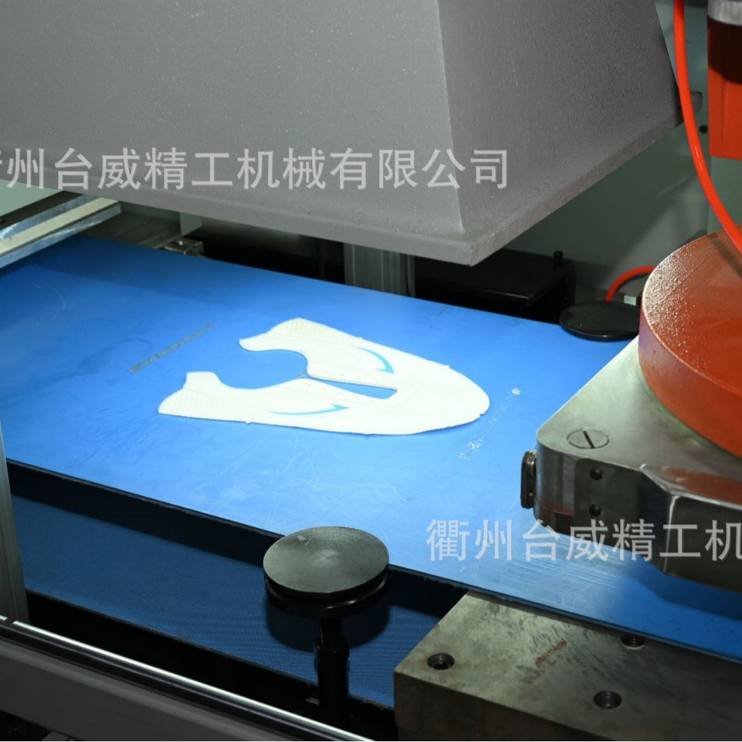 Taiwei Visual Intelligent Cutting Machine Is the First Choice for Automatic Die-Cutting and Material Cutting of Mechanical Shoe Uppers in the Secondary Modification of Sports Shoes