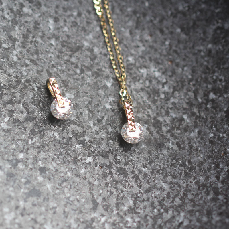 Оптовая продажа 9K золота с инкрустацией циркона, простая и блестящая, универсальная женская подвеска в корейском стиле