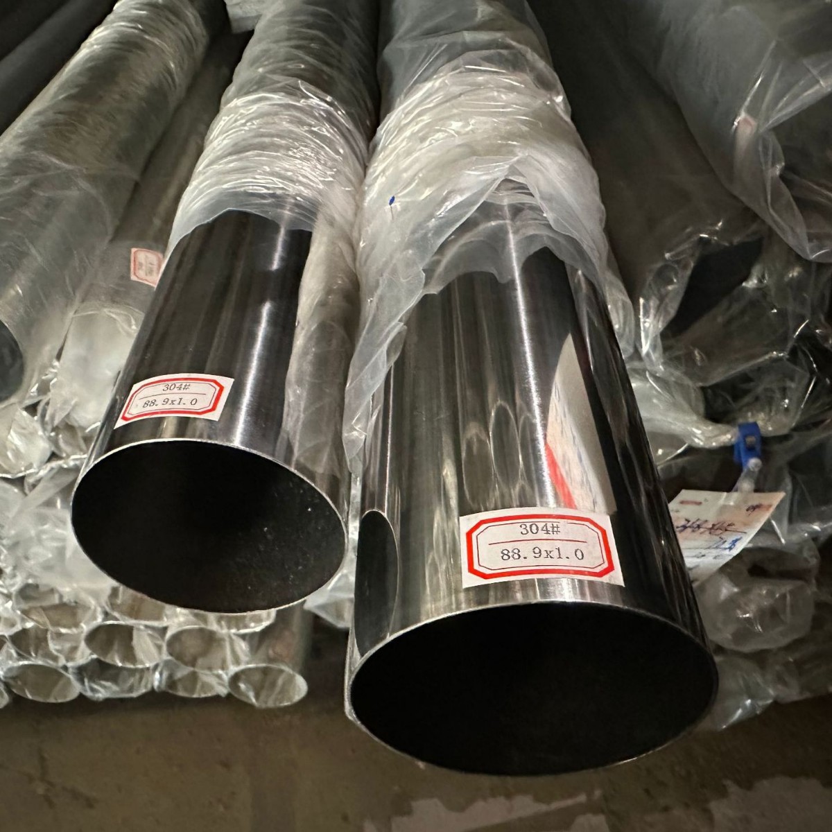 201 Stainless Steel Round Tube 304 Thin-Walled Steel Pipe Seamless Welded Pipe Sanitary Small Diameter Hollow Square Tube in Stock