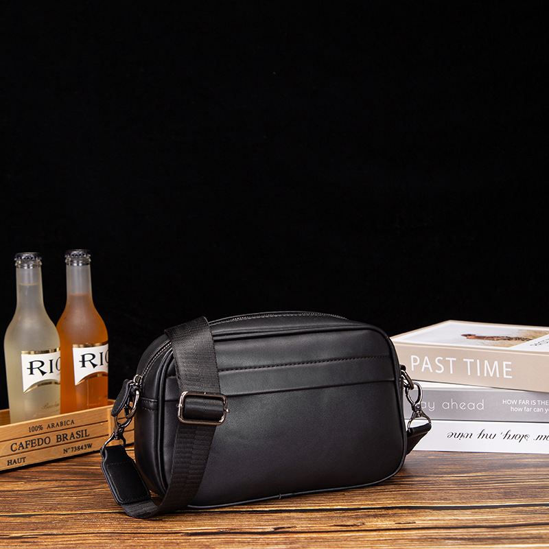 Factory Direct Sales fashion trendy men's shoulder messenger bag new black plaid small bag casual men's bag small square bag