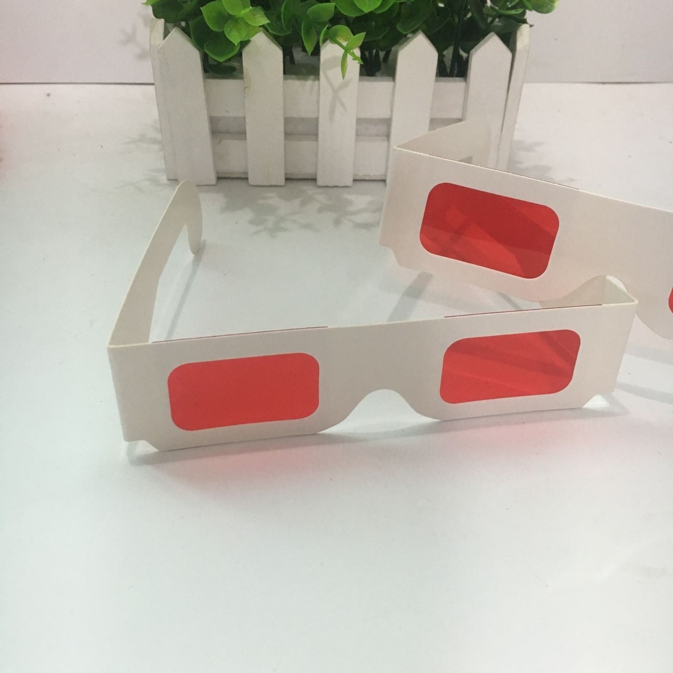 Decoding glasses red red decoding glasses 3D decoding glasses red red lens paper frame glasses