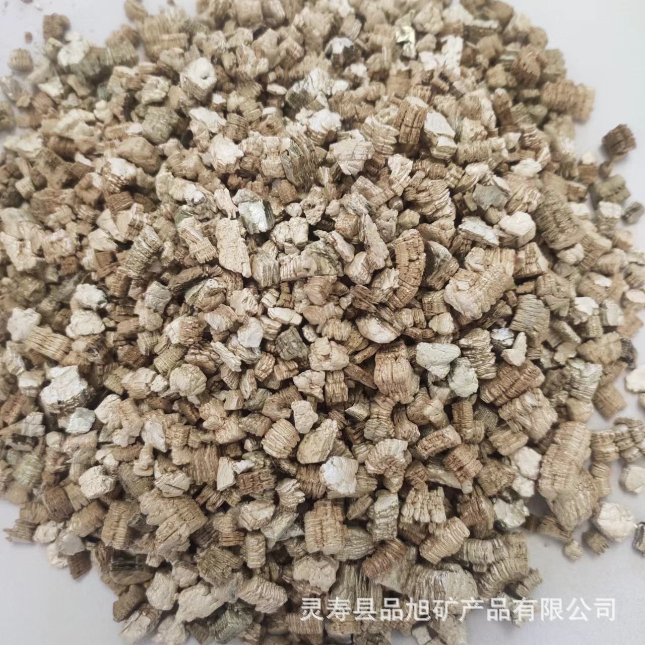 Поставка вермикулита для инкубации, серебристо-белый вермикулит из Синьцзяна 3-6 мм, крупные частицы 5-8 мм, 1-3 мм для садоводства