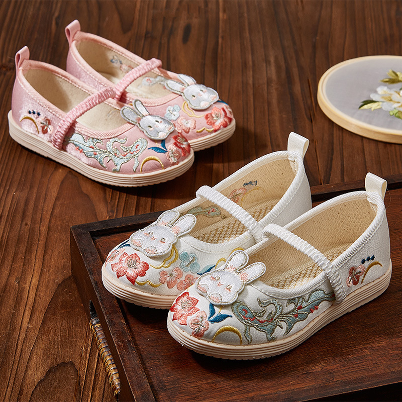 Children's embroidered shoes girls Hanfu shoes antique Chinese style old Beijing cloth shoes scenic spot special shoes a generation of hair